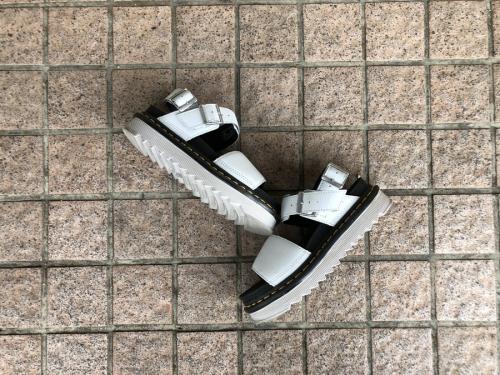 ストラップサンダルのレディース