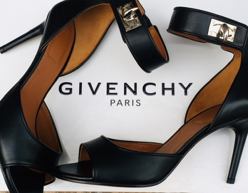 ラグジュアリーブランドのGIVENCHY
