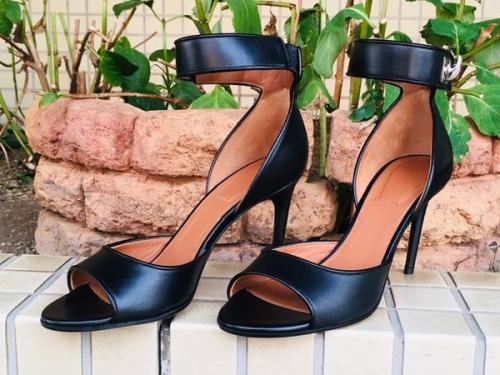 GIVENCHYのジバンシー