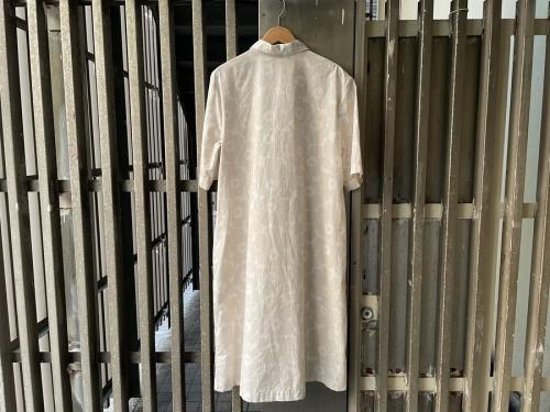 シャツワンピースのウニッコ柄