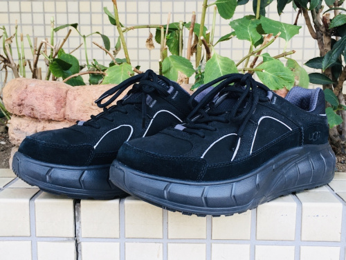 スニーカーのUGG