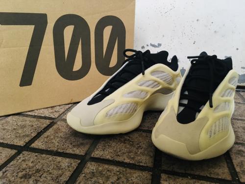 adidas + KANYE WESTのアディダス+カニエウエスト