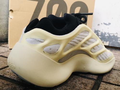 コラボ　スニーカー