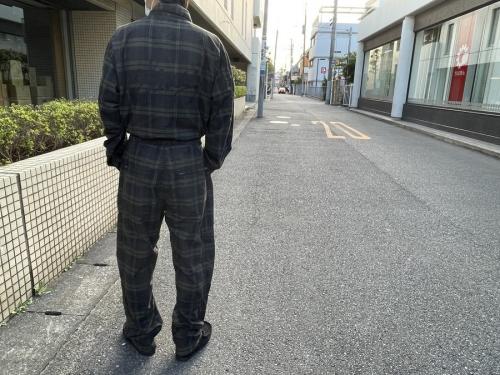 ジャンプスーツのつなぎ