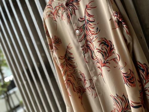 STAND COLLER FEATHER BLOUSE