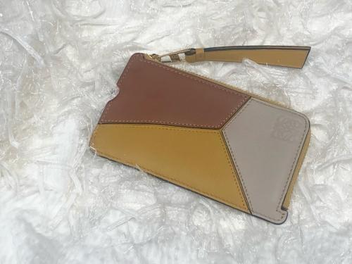 ロエベのパズルコインカードケース