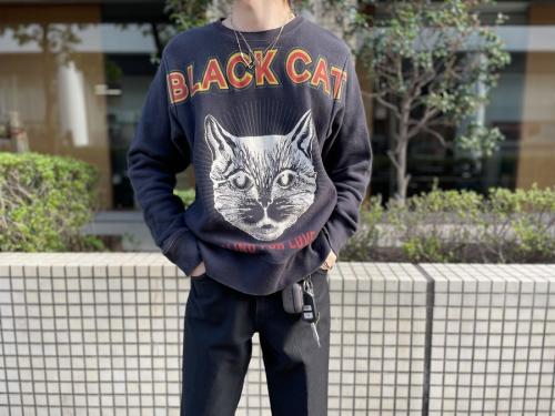 グッチのブラックキャットスウェットシャツ
