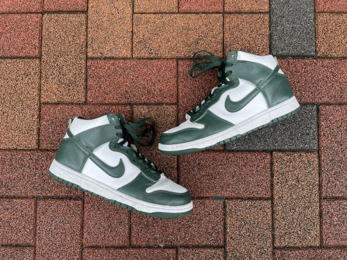 スニーカーのNIKE