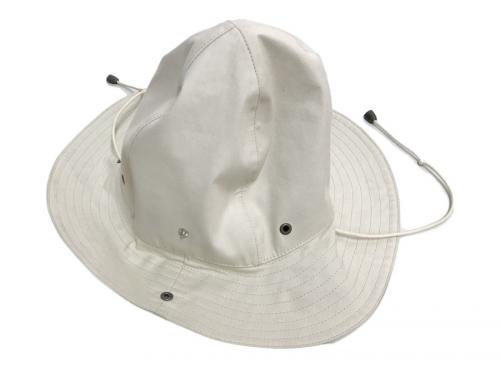 ニコラス デイリーのRubberised Hat