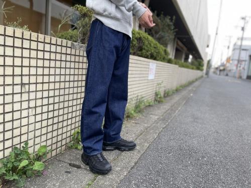 シオタのデニムパンツ