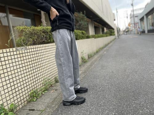 デニムパンツのカーゴパンツ