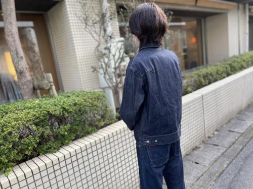 デニムジャケットのジャケット