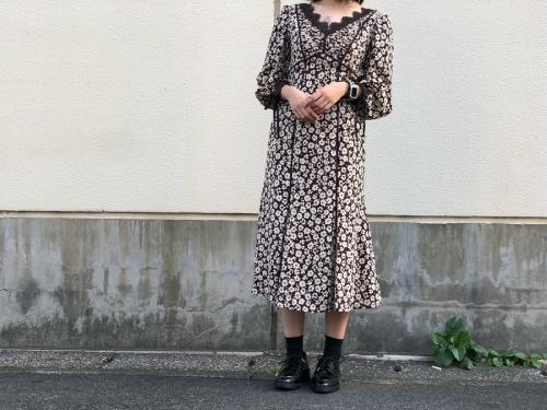 ハーリップトゥーのFloral Print Lace Trimmed Dress