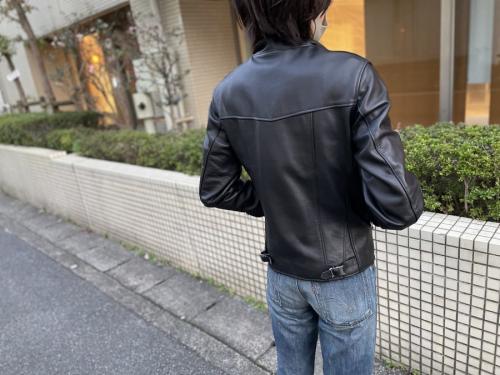 カウレザーダブルライダースジャケットのライダースジャケット