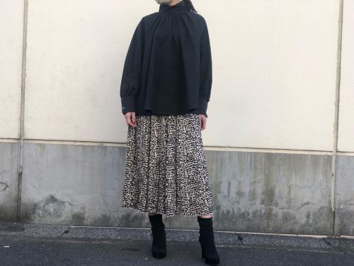 クラネのUP NECK BALLON TOPS