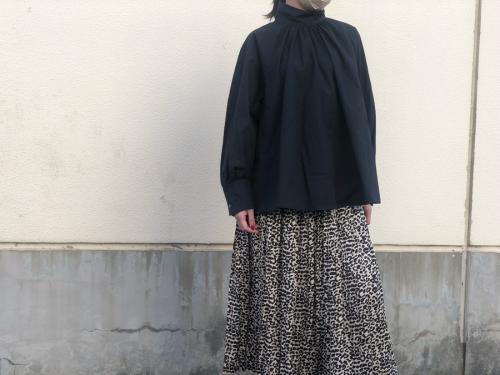 UP NECK BALLON TOPSのブラウス