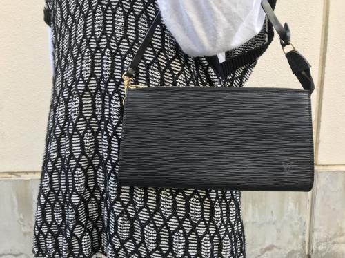 ポシェットアクセソワールのハンドバッグ