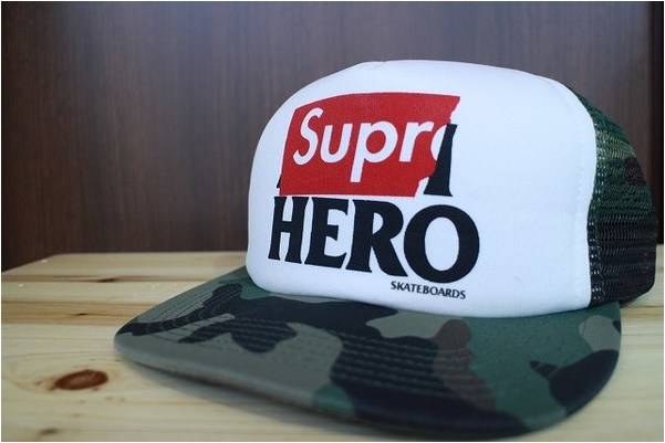 Supreme（シュプリーム） × ANTIHERO（アンタイヒーロー）のコラボ