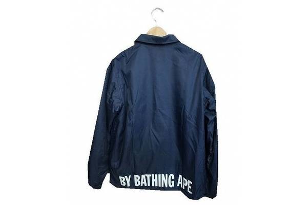 春先に使えるA BATHING APE（アベイシングエイプ）コーチ