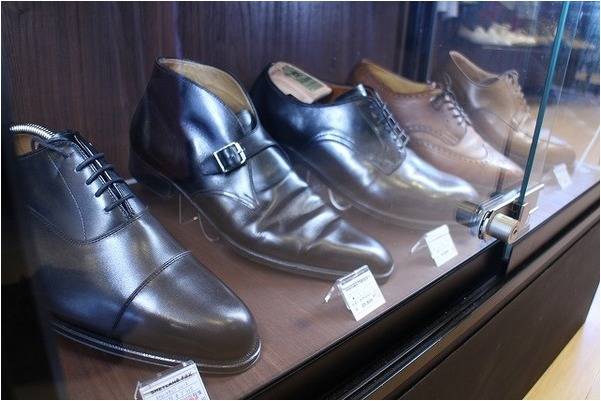 普通のシューズでは満足できない方。。。必見です。Tricker's 普通のシューズでは満足できない方。。。必見です。Tricker's