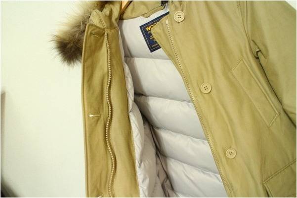 このタグに見覚えのある方…ウールリッチのあの名作です！なんとメンズ