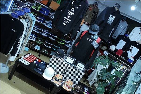 中古市場でも大人気者。Supreme/シュプリームから17SSモデルの