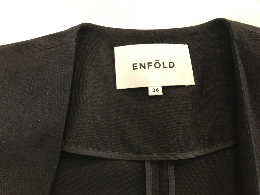 ENFOLD （エンフォルド）のライトクロスノーカラージャケットが