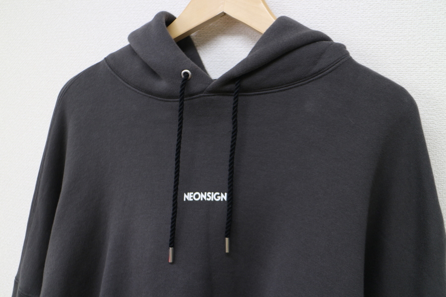 NEON SIGN/ネオンサイン】より18AW アンフィニシュッド フーディが入荷  