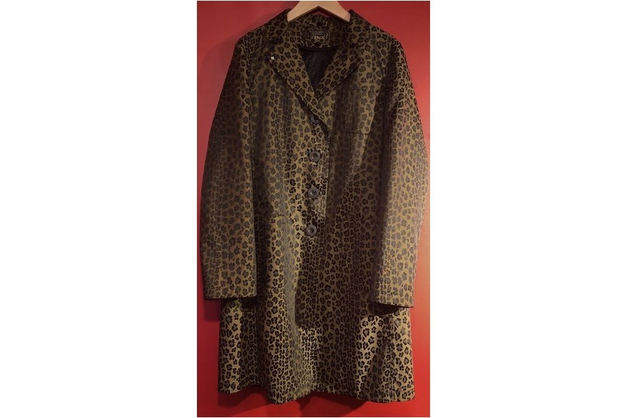 FENDIレオパードコート