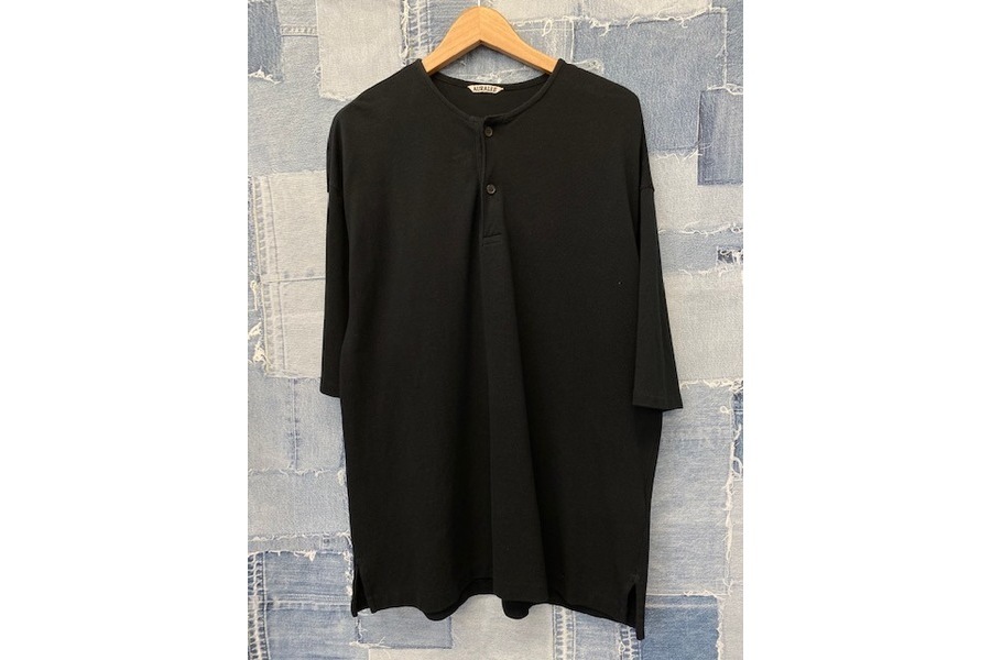 AURALEE/オーラリー」よりSUPER SOFT PIQUE HENRY CREWが入荷