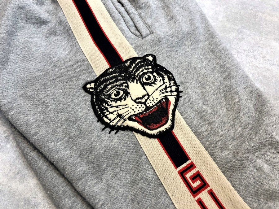 GUCCI(グッチ)」よりキャッチーなロゴが特徴のスウェットパンツ2型が