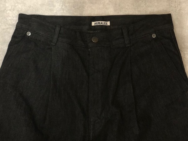 AURALEE(オーラリー)」よりHARD TWIST DENIM WIDE SLACKS AURALEE(オーラリー)」よりHARD TWIST DENIM WIDE SLACKS