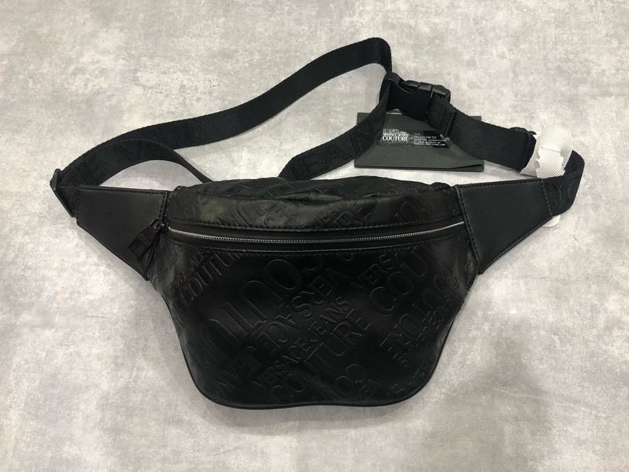 VERSACE JEANS COUTURE（ヴェルサーチ ジーンズ クチュール）」より 