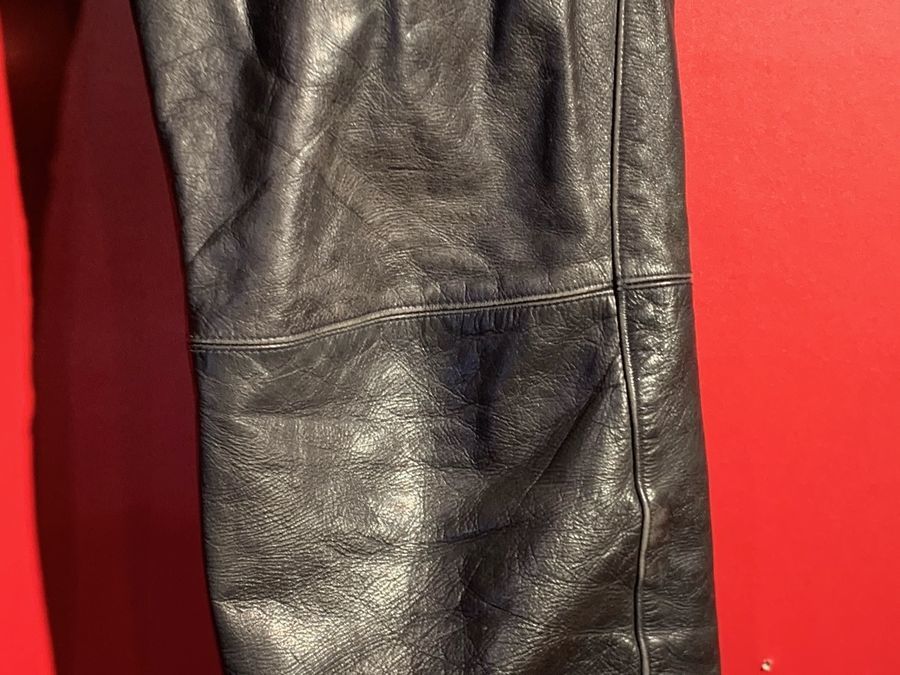 ISSEY MIYAKE/イッセイミヤケ】のアーカイブレザーパンツ を買取入荷