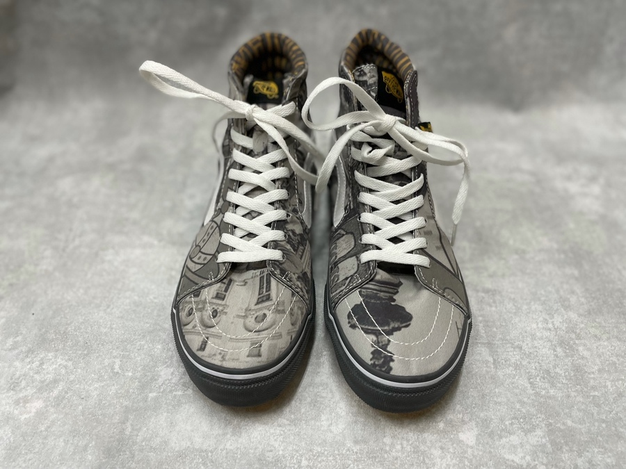 VANS×Vivienne WestwoodAnglomania】のコラボハイカットスニーカーを