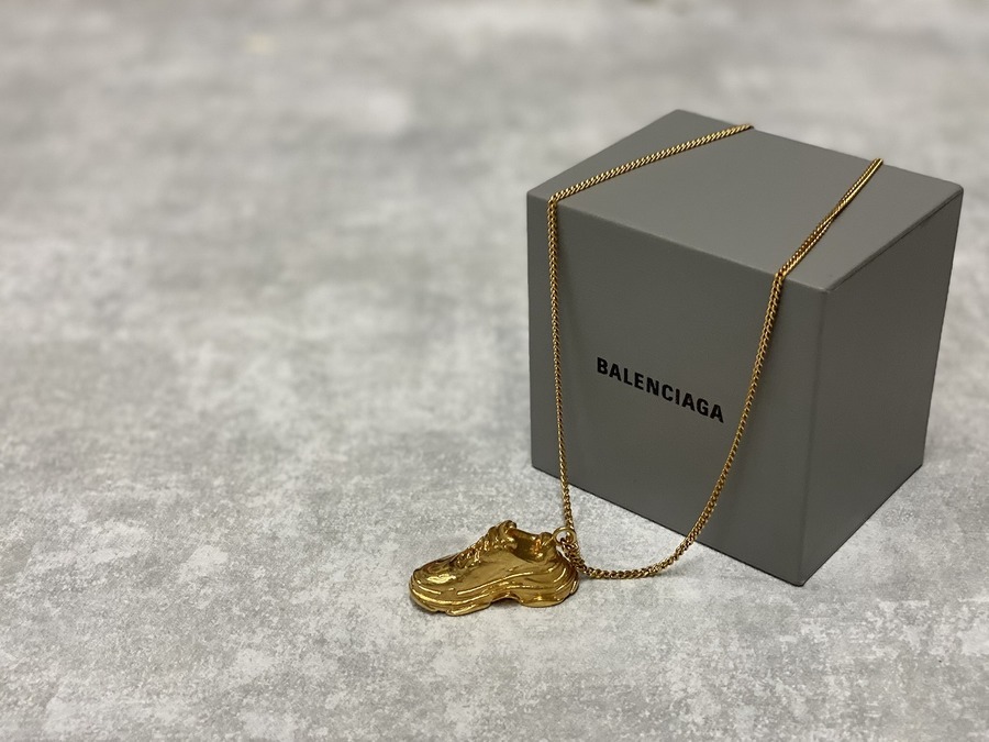 BALENCIAGA バレンシアガ　トリプルS 付属品完備 balenciaga triple s 【付属品完備】 - メルカリ