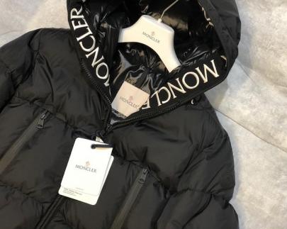 「ラグジュアリーブランドのMONCLER 」