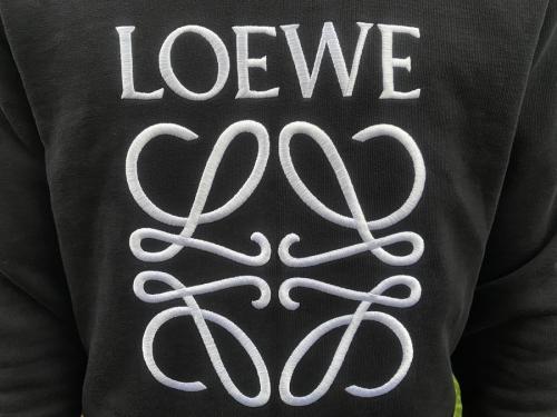 LOEWE/ロエベ】よりアナグラムエンブロイダリークルーネック LOEWE/ロエベ】よりアナグラムエンブロイダリークルーネック