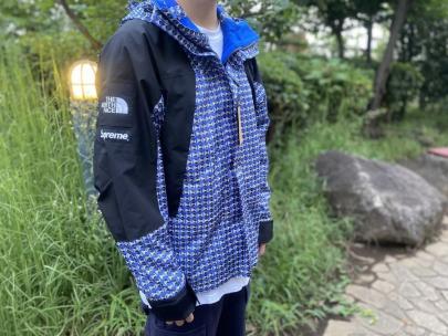 「ストリートブランドのSupreme×THE NORTH FACE 」