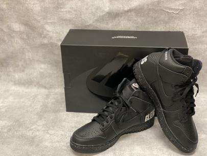 「スニーカーのNIKE×UNDERCOVER 」