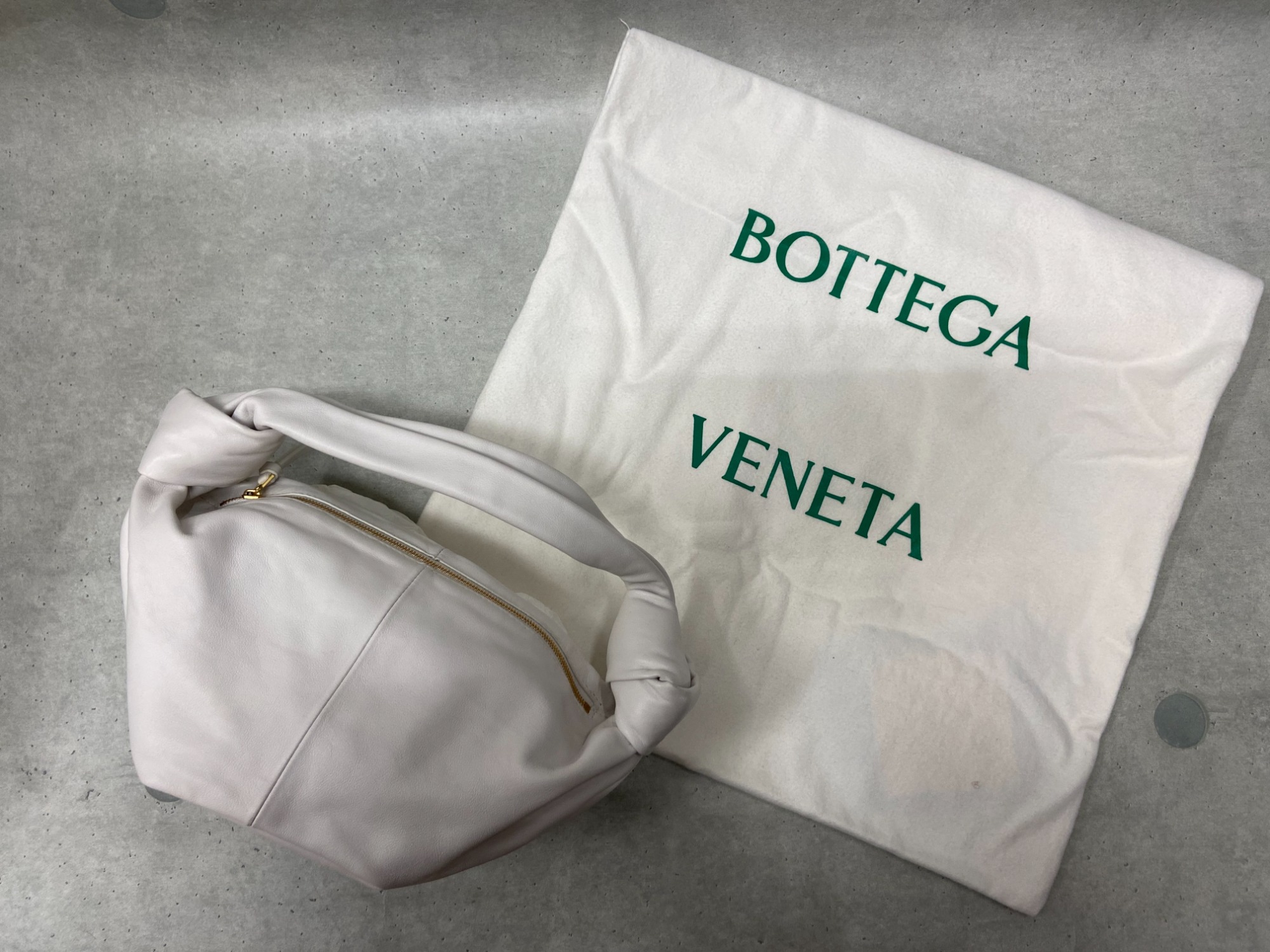 BOTTEGA VENETA/ボッテガ・ヴェネタ】の、Double Knot トップハンドル