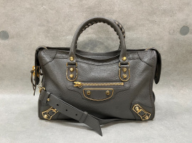 「ラグジュアリーブランドのBALENCIAGA 」