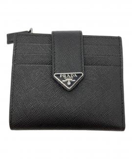 「ラグジュアリーブランドのPRADA 」