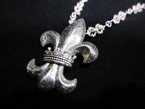 ジャスティンデイビスのネックレス