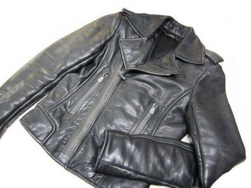 レザージャケットのバレンシアガ