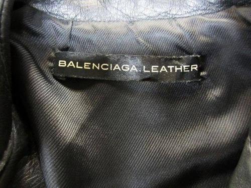 バレンシアガの入荷情報