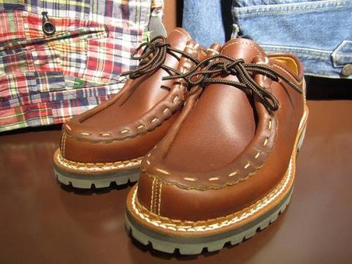 チロリアンレザーブーツのダナー