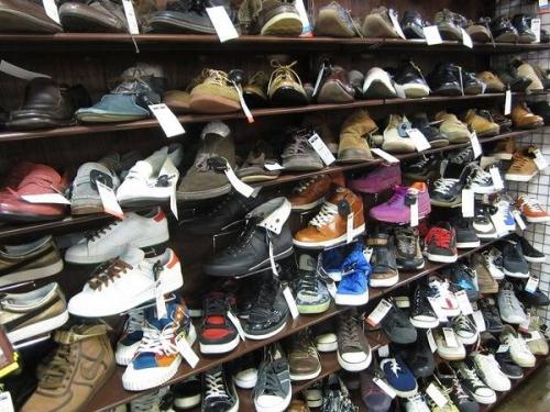 古着のスニーカー