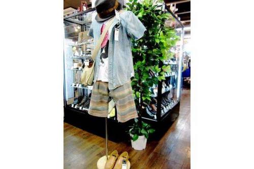 ショートパンツのワコマリア