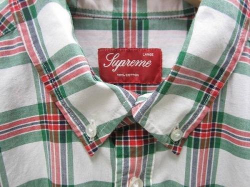 トップスの半袖シャツ